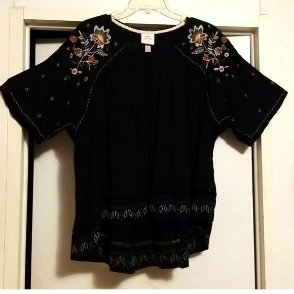 Knox Rose Tops - Knox Rose Black Top w/Floral Embroidery